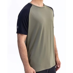 ผู้ผลิตเสื้อ OEM แบบกำหนดเอง ผ้าฝ้าย 100% คอปกสองสี เสื้อยืดแขนสั้นผู้ชาย คอกลม ทรงปกติ ระบายอากาศได้ดี แห้งเร็ว - Product Image 3