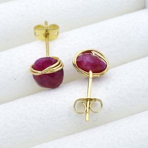 Pendientes de rubí ovalados con alambre envolvente |   Pendientes con Piedra de Nacimiento de Julio |   Joyería de Cristal Hecha a Mano - Product Image 4