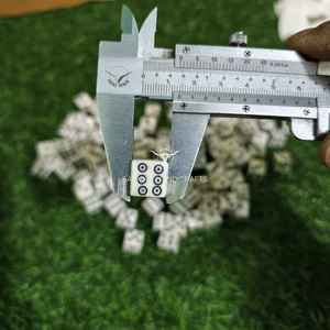 Juego de huesos artesanal tallado en blanco, cuadrado, de arte y coleccionismo, a precio económico - Product Image 3