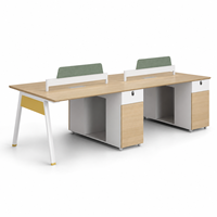 Bureau de travail moderne pour 4 personnes avec armoires de rangement et séparateurs verts, 2800 mm, aspect chêne