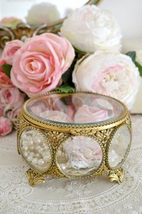 Boîtes de rangement décoratives en verre biseauté faites à la main et personnalisées avec cadre métallique pour organiser les bijoux, boîtes en métal et en verre - Product Image 5
