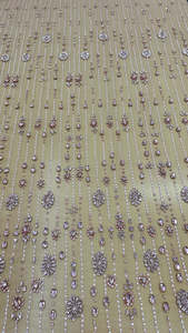 Tela de encaje con cuentas hecha a mano al por mayor, encaje de tul bordado con cristales de vidrio rosa para vestidos de alta costura y de graduación - Product Image 2