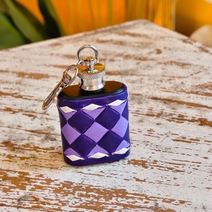 Mini flacons à liqueur en cuir véritable à carreaux Venus Premium, avec bouchon métallique, légers, robustes et étanches – Accessoire de mode - Product Image 1