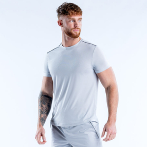 Camisetas Deportivas Ligeras de Manga Corta Color Platino de Alto Rendimiento para Hombre, Camisetas para Correr con Ribete Reflectante y Dobladillo Ligeramente Curvado - Product Image 1
