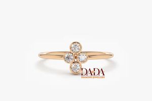 Bague de luxe pour femme avec diamants sertis en grappe, bague minimaliste à quatre pierres, bijou élégant pour le quotidien, bague moderne - Product Image 4