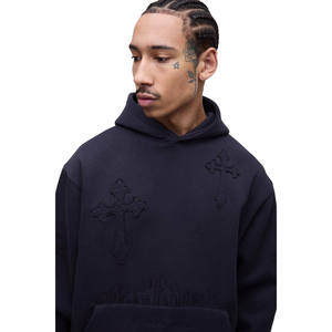 Ensemble survêtement homme noir avec sweat à capuche gaufré motif croix et pantalon assorti – Vêtements OEM ODM en gros - Product Image 3