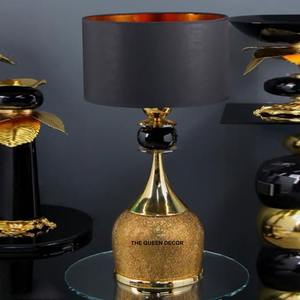 Mesa de diseño metálica única y lámpara de mesa, decoración para el hogar, accesorios de iluminación de lujo, suministro de alta gama, chapado en oro de alta calidad. - Product Image 2