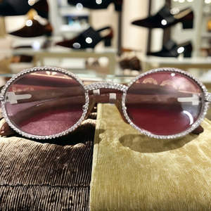 Gafas de Sol Unisex Elegantes con Diamantes Moissanite, Estilo Sofisticado, Lentes Negros, Cómodas y Anti-Reflejantes para el Uso Diario - Product Image 3