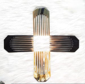 Peine de cuerno natural de diseño premium con dientes largos para el cuidado del cabello y peinado elegante, ideal como regalo de cumpleaños o decoración del hogar al mejor precio. - Product Image 5