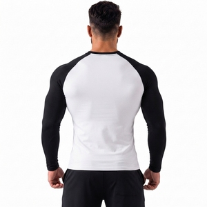 Camiseta Deportiva Unisex Blanca y Negra de Manga Larga, Secado Rápido, Spandex y Poliéster 260g, Estampado por Transferencia de Calor, Bloques de Color - Product Image 2