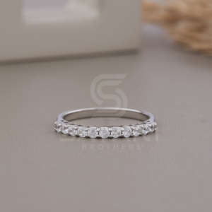 Bague Demi-Éternité en Moissanite Or 14K Couleur D VVS, Bague Couronne Unique Scintillante pour Fiançailles et Mariage, Bijoux d'Inde - Product Image 1