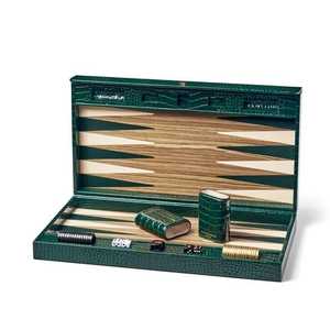 Échiquier de poche magnétique format voyage, en bois et résine, artisanal, écologique, décoration d'intérieur de luxe - Product Image 1
