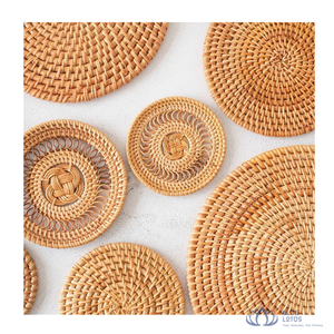 BEST-SELLER |   Sous-plat et dessous de verre en rotin traditionnel BLUE LOTUS, tissé à la main, isolant thermique, non imperméable, pour intérieur/extérieur - Product Image 1