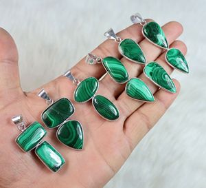 Collier pendentif en malachite verte naturelle de style bohême avec pince de designer polie lisse avec incrustation de réglage de lunette - Product Image 5