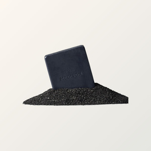 Jabón negro WB Polmedison Signature Black Bean Soap 100g con aceite de oliva, barra de lavado para piel sensible, belleza coreana - Product Image 3