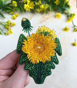 Broche de Lujo Bordado con Cuentas para Mujer, Accesorio de Moda Hecho a Mano con Cuentas de Vidrio y Perlas de Primera Calidad, Bordado Elegante a Mano - Product Image 2