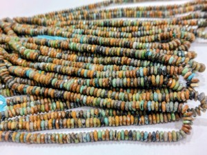 Perles facettées en turquoise naturelle d'Arizona, taille graduée de 3,5 mm à 7 mm, forme ronde, vendues par brin de 8 pouces - Product Image 4