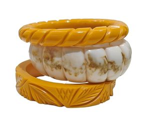 Bracelet en résine d'agate fait main de qualité, motif mignon jaune et blanc, designs de luxe, bijoux unisexes, bracelets tendance pour femme, pour les fêtes - Product Image 4