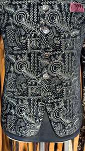 Costume Jodhpuri pour homme en velours noir royal de qualité supérieure, design Bandhgala Indo Western pour les occasions ethniques, disponible à la vente - Product Image 3