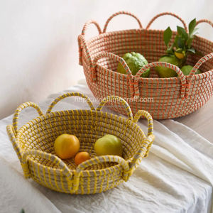 Panier décoratif en osier à main en jonc de mer Lot de 2 paniers en jonc de mer avec bord festonné Vente en gros à la mode - Product Image 1