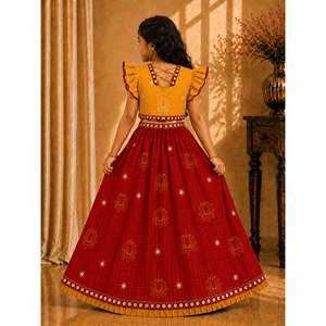 Ensemble Lehenga d'été jaune à manches courtes pour femme, imprimé lotus intégral, tenue de fête traditionnelle ethnique élégante et tendance - Product Image 2