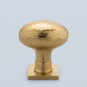 Poignée de meuble ovale en laiton martelé, finition dorée, pour tiroirs et portes de cuisine - Product Image 1