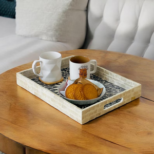 ถาดเสิร์ฟกาแฟทรงสี่เหลี่ยมหรูหรา ประดับมุกและเคลือบเงา ทำด้วยมือจากไม้โดยบริษัท Blossom Craft India - Product Image 6
