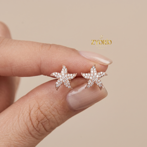 Pendientes de Estrella de Mar con Micro Pavé de Diamantes Cultivados en Laboratorio en Oro de 14K de Zyorio Jewels - Joyería de Boda Inspirada en el Océano para Mujer - Product Image 1
