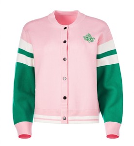 เสื้อคาร์ดิแกนปักลายตัวอักษรสำหรับสุภาพสตรี A K A Sorority คอวี แขนยาว ถักนิตติ้ง สีแดงขาว มีกระดุมด้านหน้าและกระเป๋า - Product Image 1
