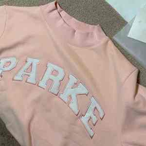 เสื้อสเวตเชิ้ตโอเวอร์ไซส์สไตล์พาร์กสำหรับผู้หญิง คอเต่า ผ้าฟลีซน้ำหนักเบา สีชมพูล้วน แขนยาว ผ้าฝ้าย สำหรับฤดูหนาว แบบสวมใส่สบายๆ - Product Image 2