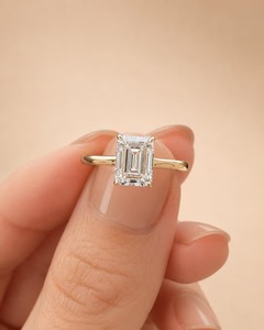 Anillo de Compromiso de Oro de 14K con Diamante Cultivado en Laboratorio con Corte Esmeralda, Anillo de Bodas Solitario para Mujer - Product Image 1
