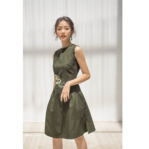 Robe décontractée mini trapèze 100 % polyester pour femme, broderie florale printemps, fermetures éclair, logo personnalisé, fabricant OEM/ODM, tissage naturel - Product Image 1