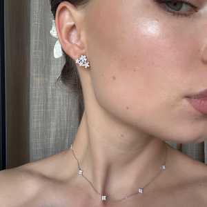 Boucles d'oreilles clous de luxe 3 carats en or massif 14k 18k, motif grappe de fleurs, diamants de laboratoire poire et ronds, pour mariée, avec fermoirs à pression, fabrication artisanale - Product Image 5