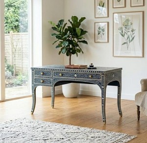 โต๊ะคอนโซลงานฝีมือแบบดั้งเดิม พร้อมลายฝังกระดูก สำหรับตกแต่งทางเข้าห้องนั่งเล่น เฟอร์นิเจอร์สไตล์โบราณ โดย BELLADEC - Product Image 1