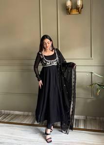 ชุดเดรส Anarkali ผ้าจอร์เจตต์เนื้อหนาแบบพรีเมียม ตกแต่งลายแฟนซี พร้อมเสื้อคลุม Koti แขนแบบ Churidar ซิปด้านข้าง ประดับพู่ กางเกงทรงบาน และผ้าคลุมไหล่ Dupatta สำหรับงานปาร์ตี้ - Product Image 3