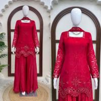 Ensemble prêt-à-porter en soie Fandy avec broderies et sequins, comprenant un haut, un pantalon palazzo et une dupatta, entièrement cousu.