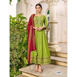ROBE DE TRAVAIL IMPRIMÉE RAYON AVEC DUPATTA PERROQUET VERT - Product Image 1