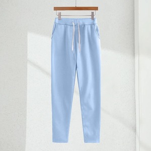 Chándal holgado de corte relajado y estilo acampanado, hecho de una mezcla de algodón transpirable, que garantiza una comodidad superior con un ajuste suelto. - Product Image 3