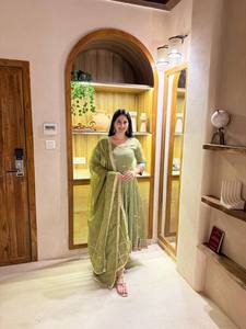 Ensemble Kurti en coton brodé vert avec dupatta, tenue traditionnelle ethnique pour femmes, robe de mariage ample, longueur au sol, Inde, Pakistan - Product Image 3