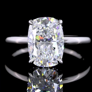 Bague de fiançailles personnalisée en or blanc 14 carats, certifiée IGI, avec un diamant de 3 carats de taille coussin allongée, solitaire à 4 griffes - Product Image 4