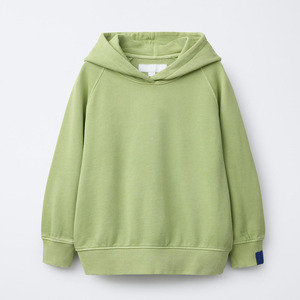 Conjunto de Sudadera con Capucha y Pantalones Cortos Verdes, Color Sólido, Estilo Casual para Niños, Material French Terry, Logotipo Estampado en el Pecho Izquierdo - Product Image 4