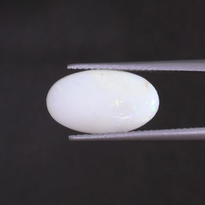 โอปอลสีขาวธรรมชาติ รูปไข่ 4.08 กะรัต ขนาด 16x9.5 มม. รับรองโดย IGI เจียระไนด้วยมือ ขัดเงา อัญมณีคุณภาพสูงสำหรับเครื่องประดับ - Product Image 3