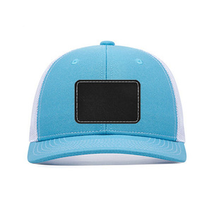 หมวกแก๊ปตาข่ายแบบยูนิเซ็กซ์ 6 แผง ปรับขนาดได้ ปิดด้วยกระดุมแบบ Snapback สีพื้นเรียบง่าย พร้อมดีไซน์ป้ายด้านหน้า - Product Image 6
