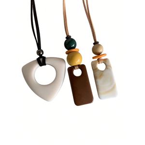 Collier en résine et bois artisanal - Accessoire de mode - Product Image 6