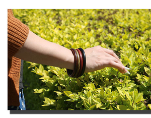 กำไลข้อมือไม้จันทน์หอมธรรมชาติสุดหรู ของขวัญเครื่องประดับ กำไลไม้มะเกลือทรงกลม - Product Image 3