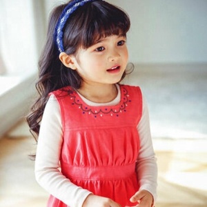 Élégant Rouge Sans Manches fille Porter Robe Avec Broderie Simple Confectionné 100% Coton doux Tissu Parfait Pour Toute Occasion - Product Image 1