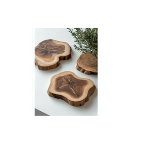 Ensemble de sous-verres en bois sur mesure, offrant une qualité artisanale supérieure pour le service des boissons, la protection de la table et un style élégant pour la maison - Product Image 6