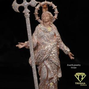 Colgante de Figura Religiosa de Plata de Ley 925 con Diamantes de Moissanita de Diseño, con un Diseño Tridimensional Completamente Detallado y Brillante - Product Image 1