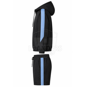 Conjunto deportivo para hombre con capucha, chaqueta cortavientos ligera y pantalones cortos a juego para entrenamiento en el gimnasio, fitness y actividades al aire libre. - Product Image 6