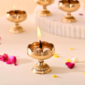 <b>Brass</b> Lotus Diya for Puja Flower Diya for Pooja Room , Temple , Mandir, Office, <b>Oil</b> <b>Lamp</b> Diya for Home Decoration - Product Image 4